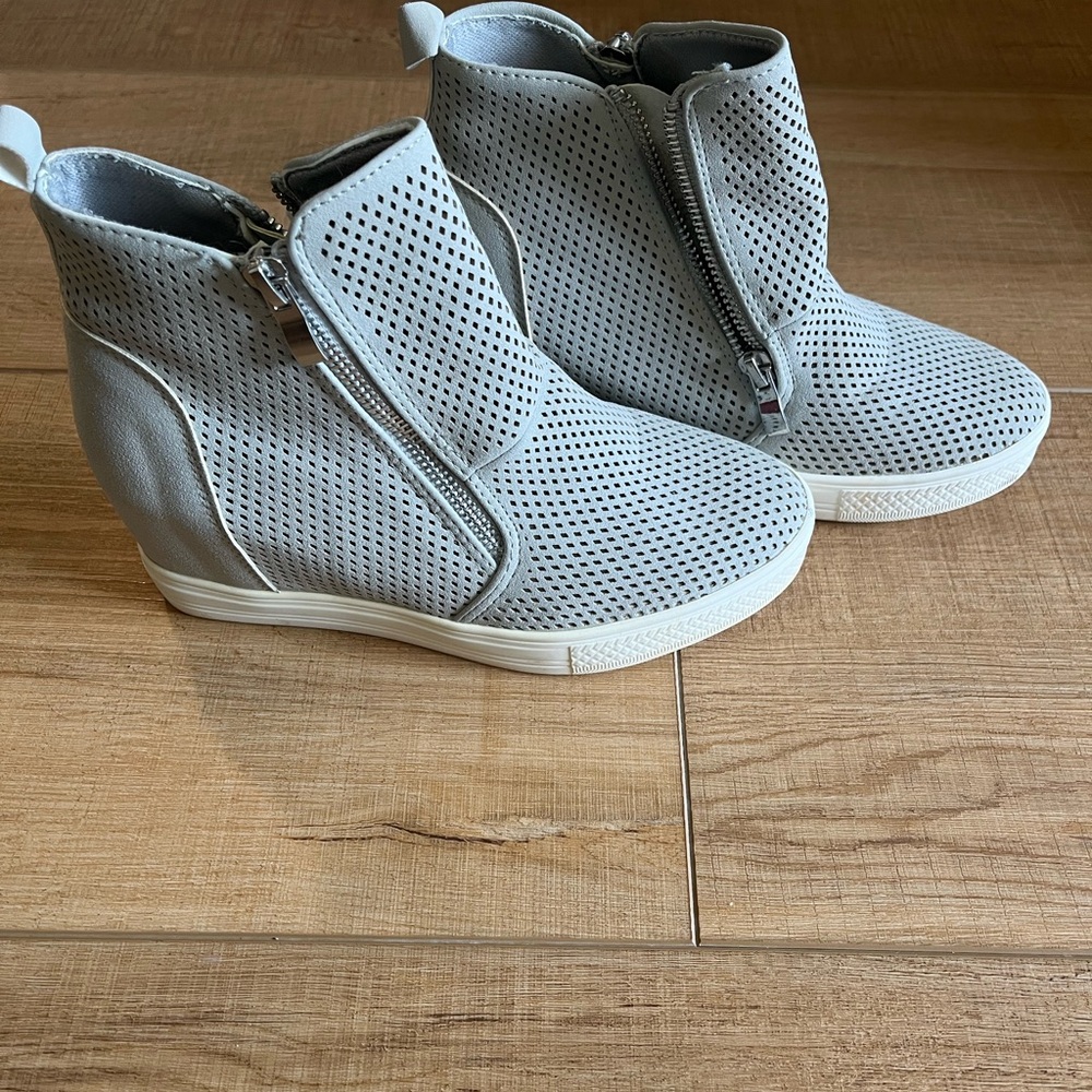 Women's Gray Wedge Sneakers